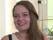 Ersties - Musical-Fan Mable verwöhnt sich mit Dildo und Vibrator 15/16