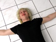 Stepdad Richard Lennox receives wedgie from his stepsons 9/16