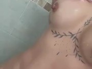 Cachonda en la ducha 10/16