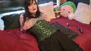 Trans girl in green corset close up cum shot