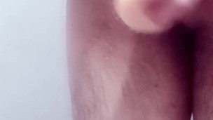 Probó un dildo para experimentar