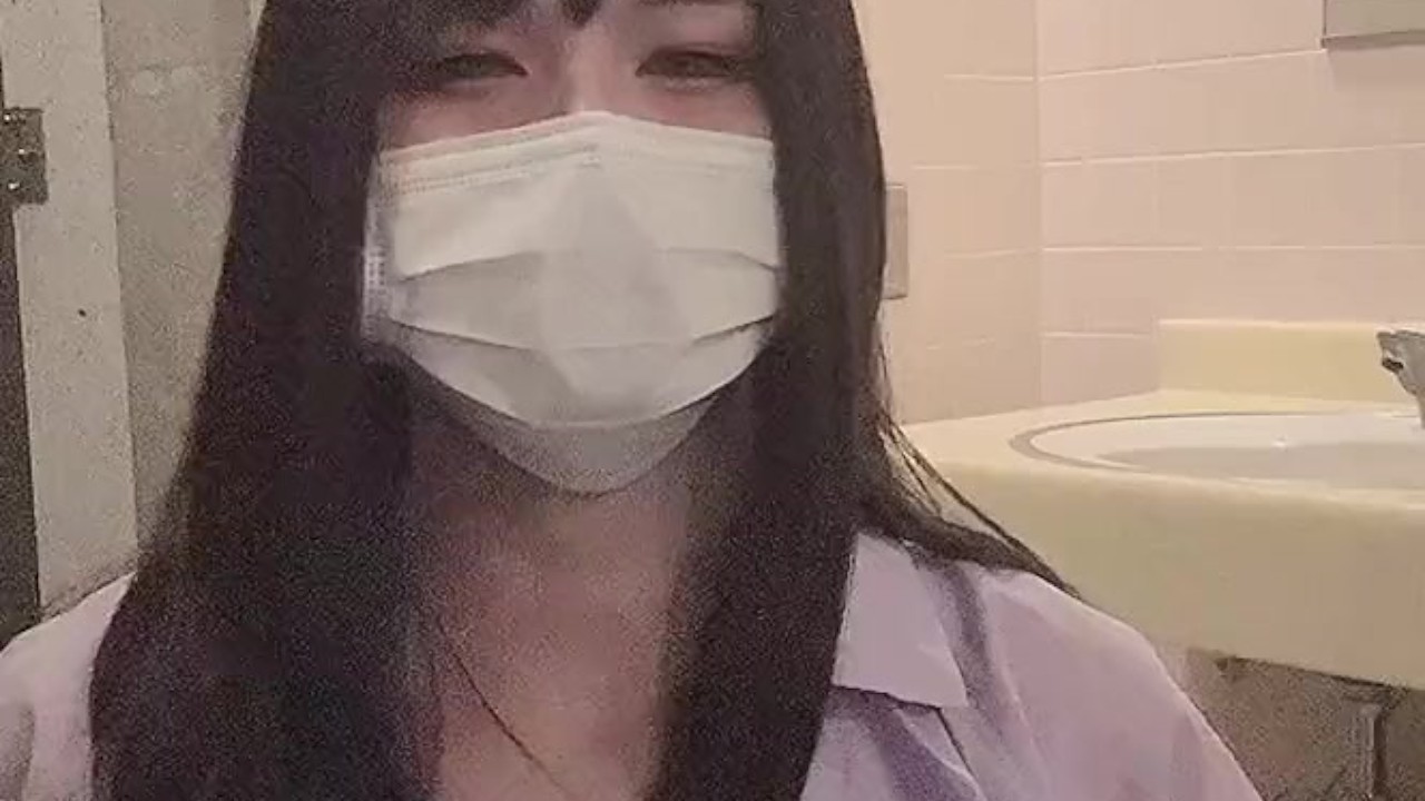 公衆トイレでスク水着て露出オナニーしちゃう男の娘 - Video di sesso gratis - RedTube