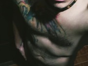 Rica verga dura de Fenixxx para su culito...