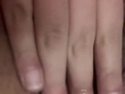 Jugando con mi vagina jugosa