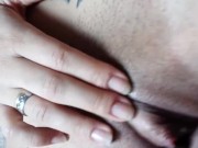 Lo ví masturbandose y me puse cachonda, le pedí que me follara 5/16