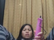 Masturbándome con mi vibrador y me vengo varias veces