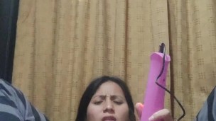 Masturbándome con mi vibrador y me vengo varias veces