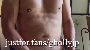 日本人のお父さんが服を脱いでオナニー