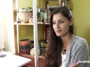 Ersties - Milena steht auf große Motoren und heißen Sex 6/16