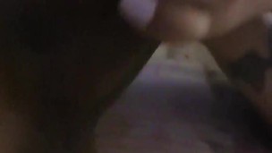 mi novia me masturba rico con los pies