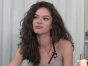Ersties - Tabea masturbiert mit ihrem Lieblingsvibrator 12/16
