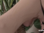 Ersties - Tabea masturbiert mit ihrem Lieblingsvibrator 4/16