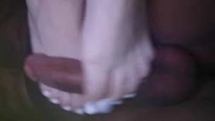 footjob rica paja con los pies