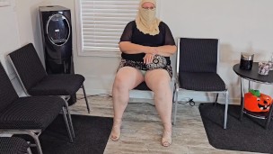 Fat ass white girl gets her fat pussy fingered in clinic waiting room - BBW SSBBW, big butt, big ass