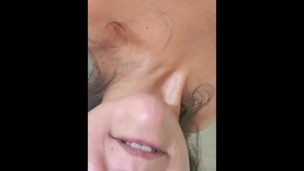 me doy una duchita y me toco bien rico