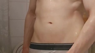 Come fuck me in the shower. Full 18 minute show on onlyfans: @kamalee0