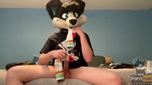 Furry nerd showing off feet & jerking off
