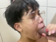 garota linda faz boquete delicioso no banho 14/16