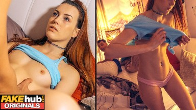 Du teilst Bett mit süßen rothaarigen, zierlichen, sexy Stiefschwester