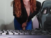 JOI Jefa hace que te corras en sus tetas en video llamada 2/16