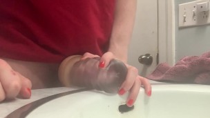 huge cumshot fucking toy pussy