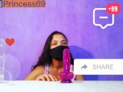 Moxxi probando sus dildos de silicon