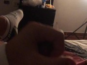 Esta gran polla tiene un corazón incrustado en su piel