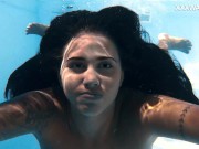 Very horny big ass and big boobs Latina Yorgelis in the pool 11/16