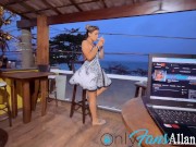 Hospede se deu bem, Na casa de praia ICEGIRLXX deixa sua bunda aparecer só pra dar sua bucetinha 1/16