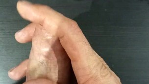 Grande sborrata calda sul tavolo