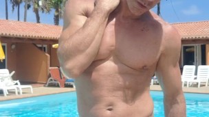 Hot solo muscle show off