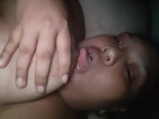 Tocando coño peludo y chupando mis tetas calientes 6/16