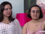 Ersties - Heiße lesbische Action mit Ameliya und Jasmina 8/16