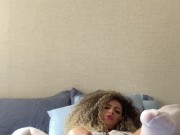 LOIRA CACHEADA BRASILEIRA ADORA SEU BRINQUEDO GIGANTE E COLOCA TUDO ATÉ GOZAR GOSTOSO 11/16