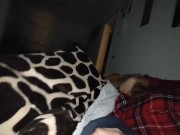 Moglie in pigiama si scopa una Amico in silenzio mentre il marito è in camera 3/16