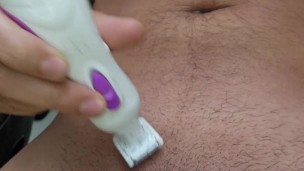 Me estaba depilando pero termino masturbandome y viniendome durisimo