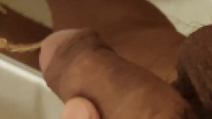 包茎ちんこの朝イチのおしっこ。