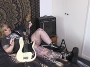 SEXY MOMMA - Step daughter making her step mom cum 1/16