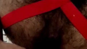 Flaco peludo se masturba muy rápido el ano