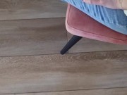 Je viens jouir sur ses petits seins pendant qu elle commande sur internet 4/16