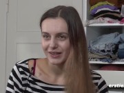 Ersties - Die 22-jährige Lauren liebt ihren großen Dildo im Doggystyle 12/16