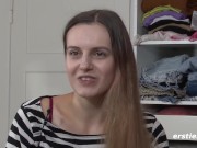 Ersties - Die 22-jährige Lauren liebt ihren großen Dildo im Doggystyle 13/16