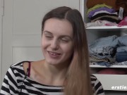 Ersties - Die 22-jährige Lauren liebt ihren großen Dildo im Doggystyle 14/16