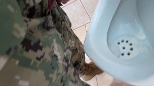 Mi amigo militar mostrando lo suyo 🍆🔥