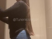 Hermosa Argentina se masturba el baño de un Restaurante! 1/16