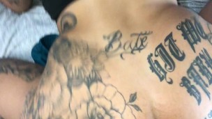 Depois de muito anal, levei uma gozada no cu