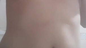 Chica caliente muestra sus tetas