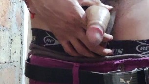 CALIENTE MASTURBÁNDOSE - POLLA DURA