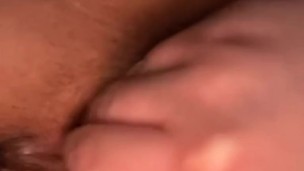 Fucking my pussy with a vibrator and ending with an orgasm😩