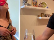 Муж одел повязку на глаза жены, друзья трахают жену 4/16